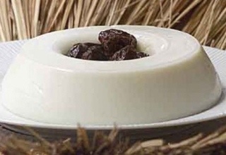 foto da receita Manjar branco com ameixa