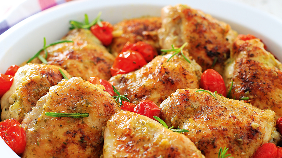 foto da receita Sobrecoxas ao vinho com tomatinhos-cereja assados