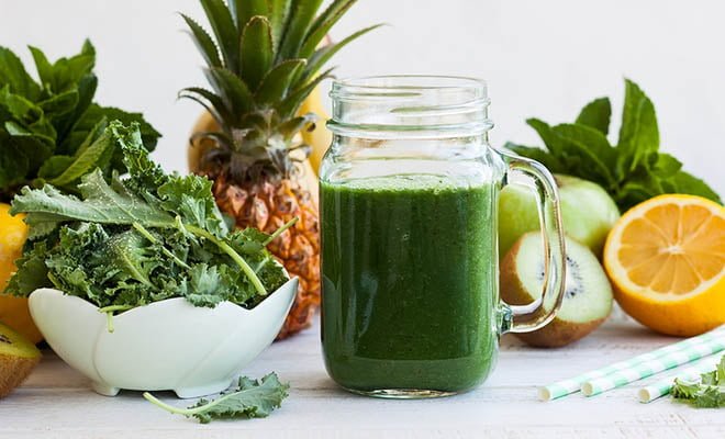 foto da receita Suco bronzeador laranja,  couve e abacaxi